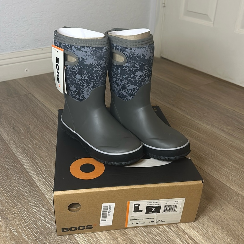 NIB BOGS Grasp Boots Gray Camo Bogs - Sz 3